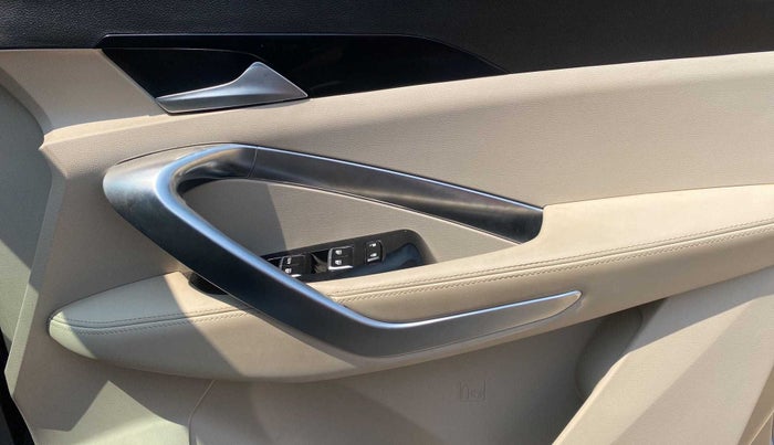 2022 MG HECTOR SHARP 1.5 DCT PETROL, Petrol, Automatic, 11,943 km, Driver Side Door Panels Control