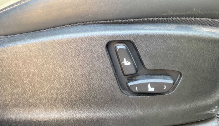 2022 MG HECTOR SHARP 1.5 DCT PETROL, Petrol, Automatic, 11,943 km, Driver Side Adjustment Panel