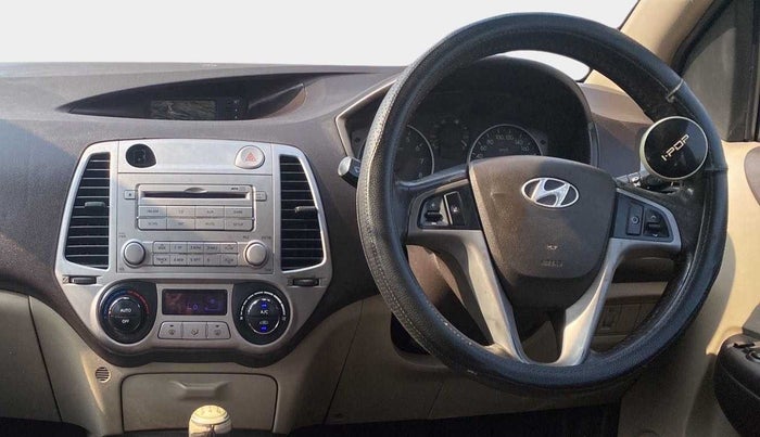 2011 Hyundai i20 SPORTZ (O) 1.2, Petrol, Manual, 1,11,350 km, Steering Wheel Close Up