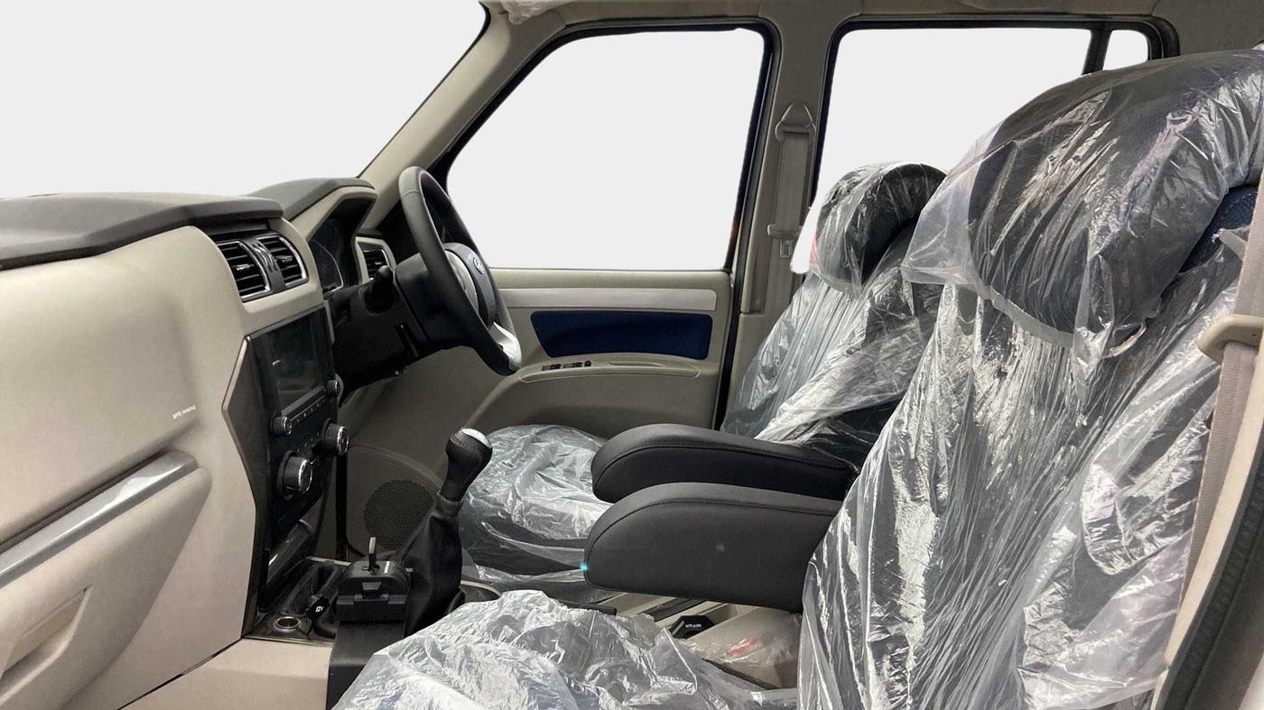 2021 Mahindra Scorpio S11 2WD, Diesel, Manual, 9,634 km, Right Side Front Door Cabin