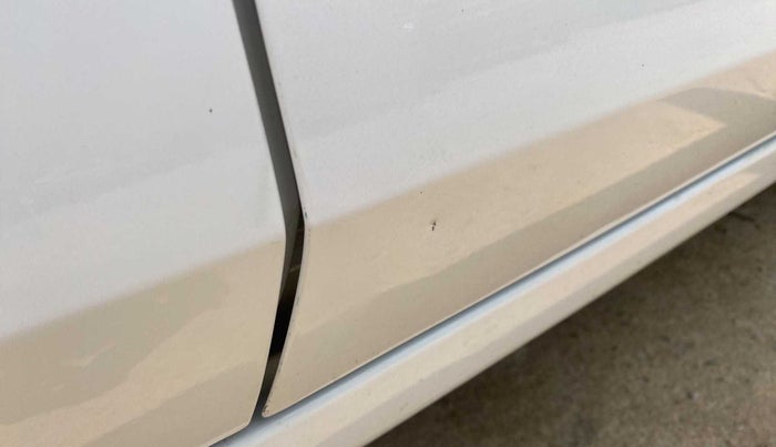 2021 Hyundai GRAND I10 NIOS ASTA AMT 1.2 KAPPA VTVT, Petrol, Automatic, 31,505 km, Driver-side door - Slightly dented