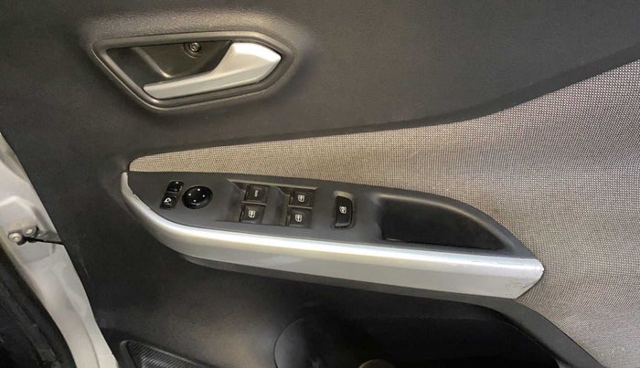 2021 Nissan MAGNITE XL TURBO CVT, Petrol, Automatic, 17,832 km, Driver Side Door Panels Control