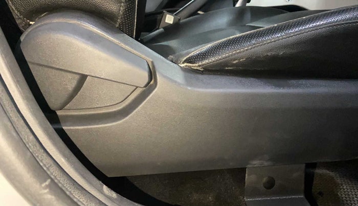2021 Nissan MAGNITE XL TURBO CVT, Petrol, Automatic, 17,832 km, Driver Side Adjustment Panel