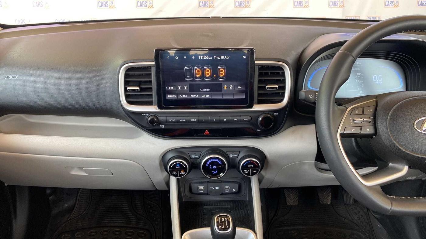 2023 Hyundai VENUE SX 1.2 PETROL, Petrol, Manual, 4,727 km, Air Conditioner