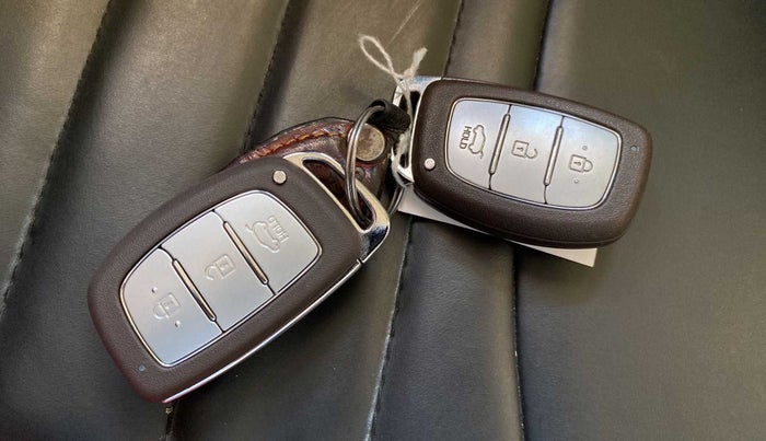 2023 Hyundai VENUE SX 1.2 PETROL, Petrol, Manual, 4,727 km, Key Close Up