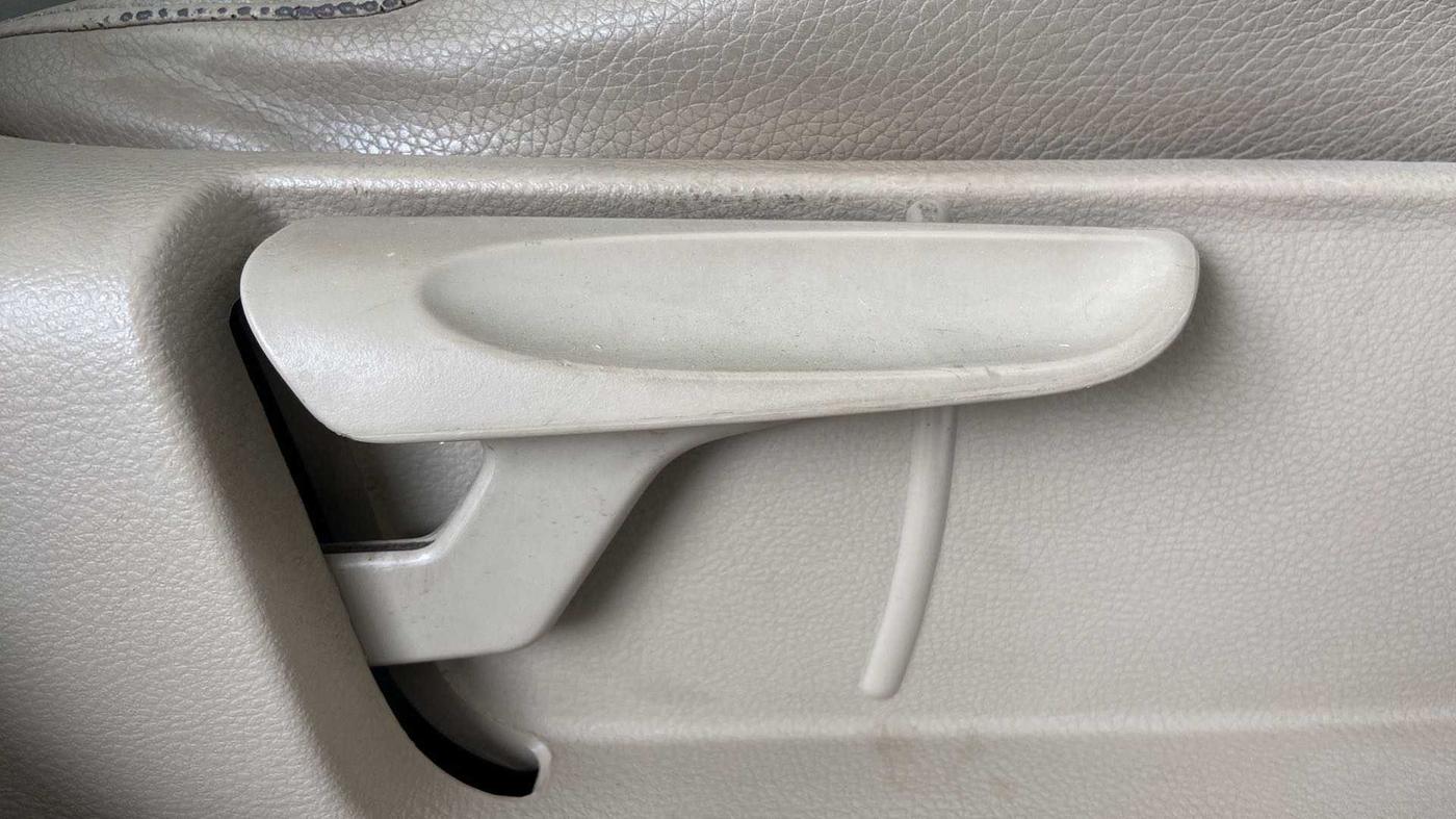 2016 Volkswagen Vento HIGHLINE 1.5 AT, Diesel, Automatic, 1,01,617 km, Driver Side Adjustment Panel