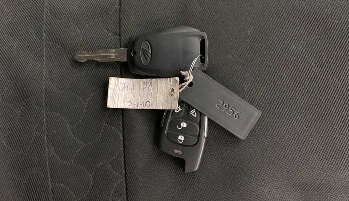 2019 Mahindra KUV 100 NXT K2 P 6 STR, Petrol, Manual, 20,023 km, Key Close Up