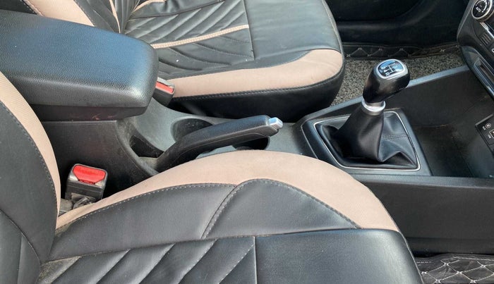 2017 Hyundai Elite i20 ASTA 1.2 (O), Petrol, Manual, 79,036 km, Gear Lever