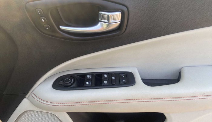2018 Jeep Compass LIMITED PLUS PETROL AT, Petrol, Automatic, 45,008 km, Driver Side Door Panels Control