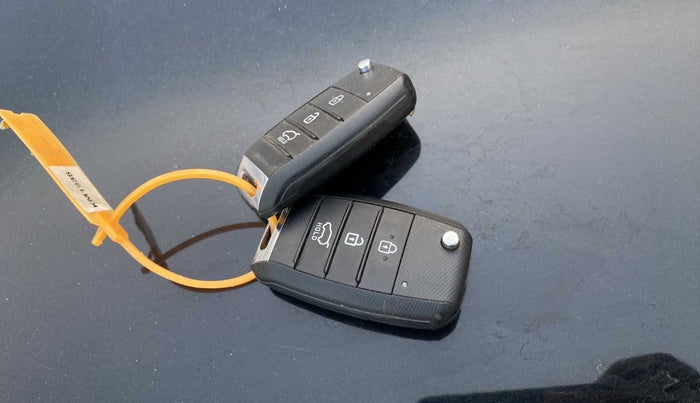 2022 KIA SONET HTK PLUS 1.2, Petrol, Manual, 19,698 km, Key Close Up