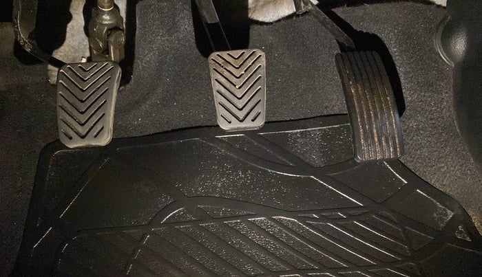 2017 Hyundai Eon ERA +, Petrol, Manual, 73,611 km, Pedals