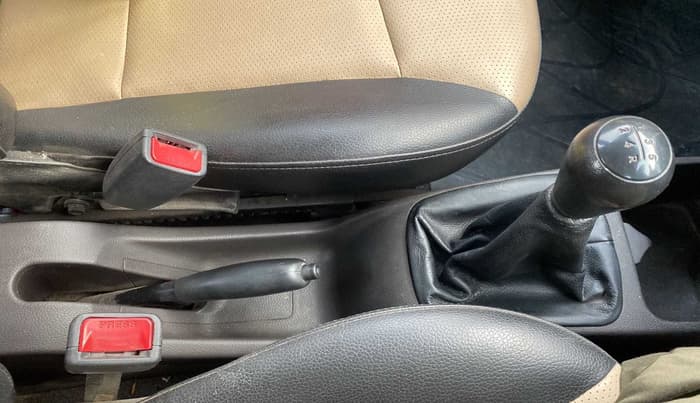 2016 Hyundai Eon ERA +, Petrol, Manual, 33,944 km, Gear Lever