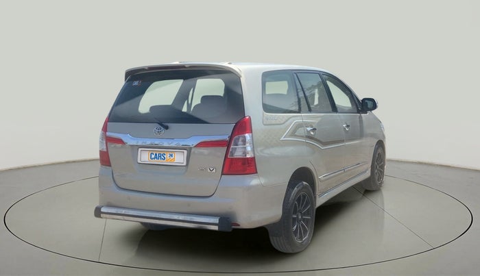 2015 Toyota Innova 2.5 VX 8 STR, Diesel, Manual, 96,972 km, Right Back Diagonal