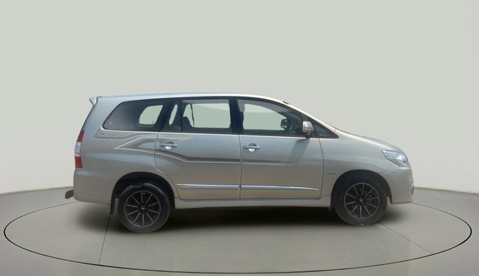 2015 Toyota Innova 2.5 VX 8 STR, Diesel, Manual, 96,972 km, Right Side View