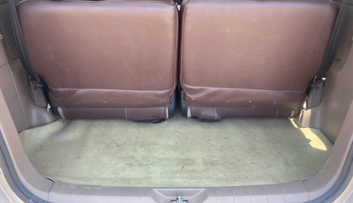 2015 Toyota Innova 2.5 VX 8 STR, Diesel, Manual, 96,972 km, Boot Inside