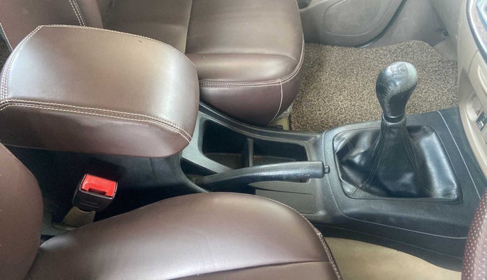 2015 Toyota Innova 2.5 VX 8 STR, Diesel, Manual, 96,972 km, Gear Lever