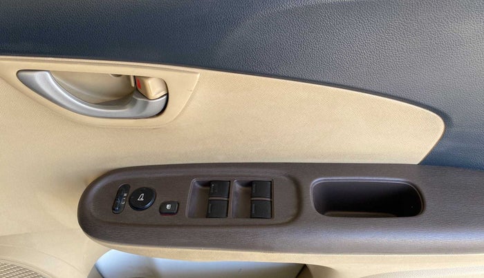 2013 Honda Brio V MT, Petrol, Manual, 26,945 km, Driver Side Door Panels Control