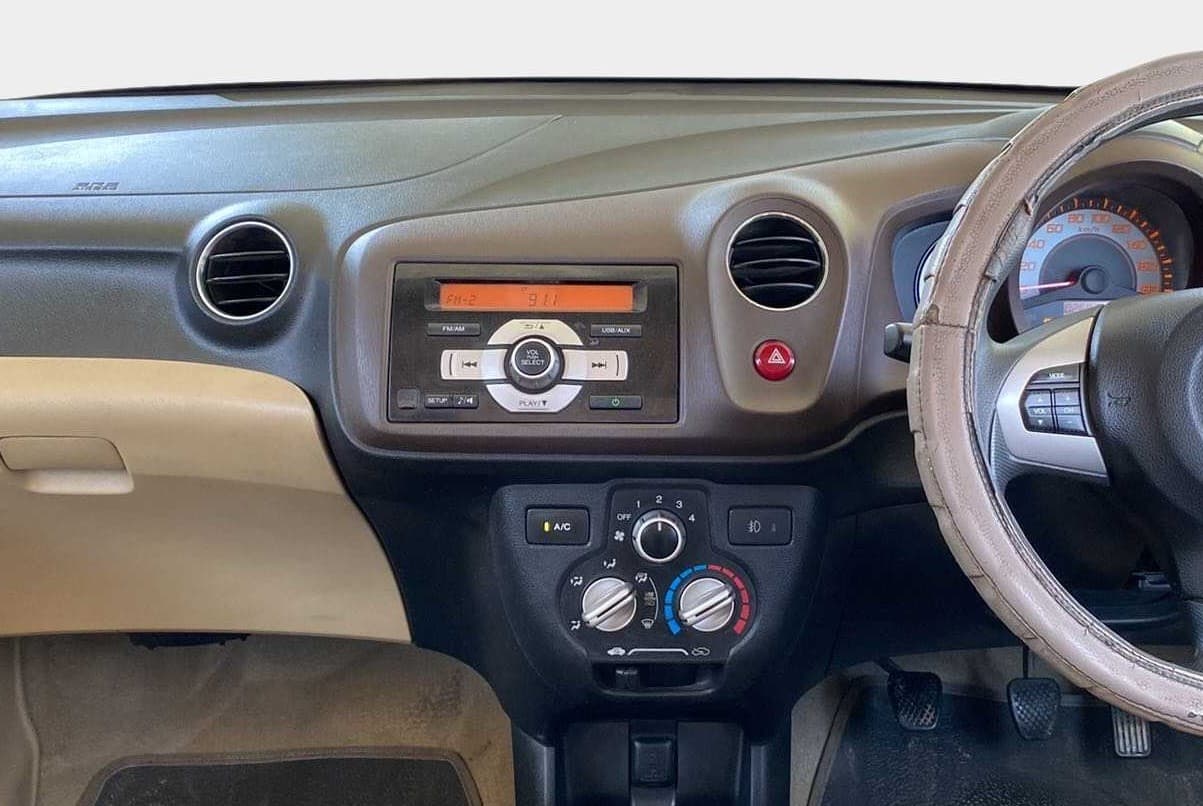 2013 Honda Brio V MT, Petrol, Manual, 26,945 km, Air Conditioner