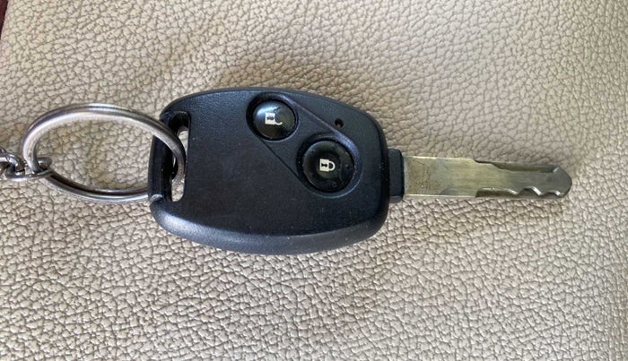 2013 Honda Brio V MT, Petrol, Manual, 26,945 km, Key Close Up