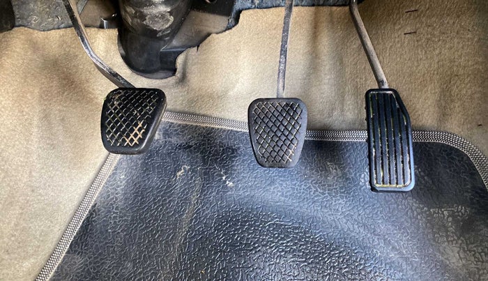 2013 Honda Brio V MT, Petrol, Manual, 26,945 km, Pedals