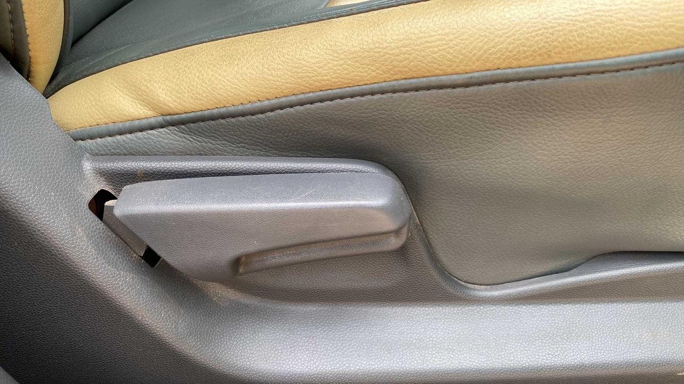 2015 Maruti Ritz VXI, Petrol, Manual, 65,370 km, Driver Side Adjustment Panel