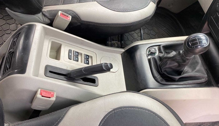 2015 Mahindra Scorpio S2, Diesel, Manual, 36,537 km, Gear Lever