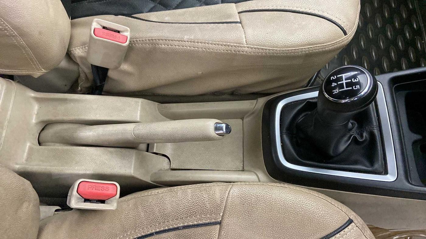 2019 Maruti Dzire VXI, Petrol, Manual, 35,601 km, Gear Lever