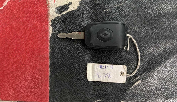 2019 Renault Kwid RXT 0.8, Petrol, Manual, 66,883 km, Lock system - Door lock knob has minor damage