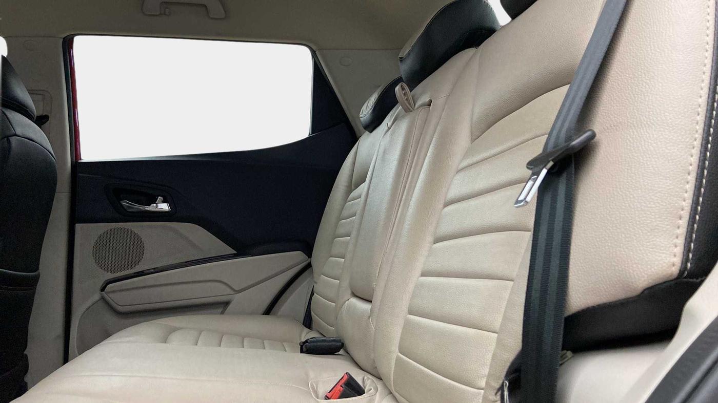 2019 Mahindra XUV300 W8 1.2 PETROL, Petrol, Manual, 12,219 km, Right Side Rear Door Cabin