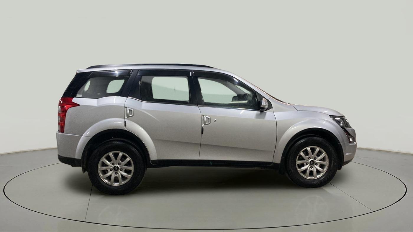2018 Mahindra XUV500 W10 AT, Diesel, Automatic, 32,693 km, Right Side View