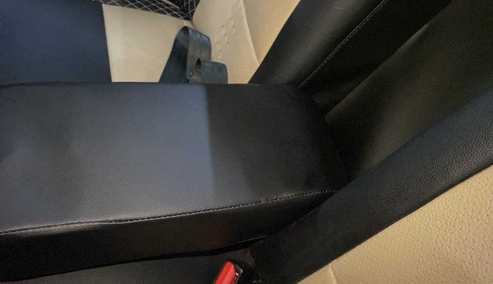 2023 Honda Amaze 1.2L I-VTEC VX, Petrol, Manual, 8,610 km, Second-row right seat - Armrest has minor damage