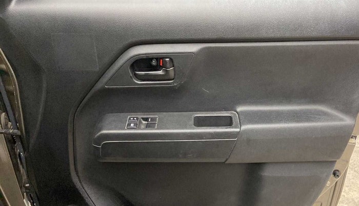 2019 Maruti New Wagon-R LXI CNG (O) 1.0, CNG, Manual, 14,602 km, Driver Side Door Panels Control