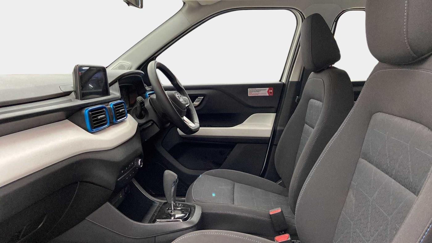 2022 Tata PUNCH CREATIVE AMT 1.2 RTN DUAL TONE, Petrol, Automatic, 7,078 km, Right Side Front Door Cabin