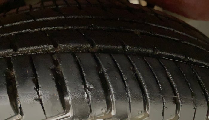 2013 Maruti A Star VXI, Petrol, Manual, 70,435 km, Right Rear Tyre Tread