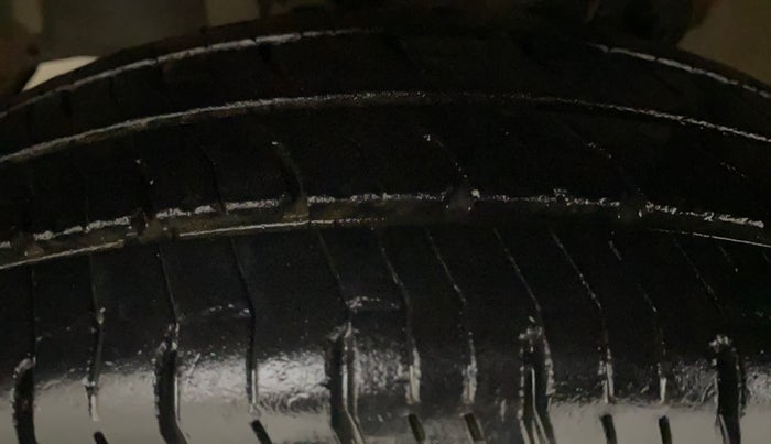 2013 Maruti A Star VXI, Petrol, Manual, 70,435 km, Left Front Tyre Tread
