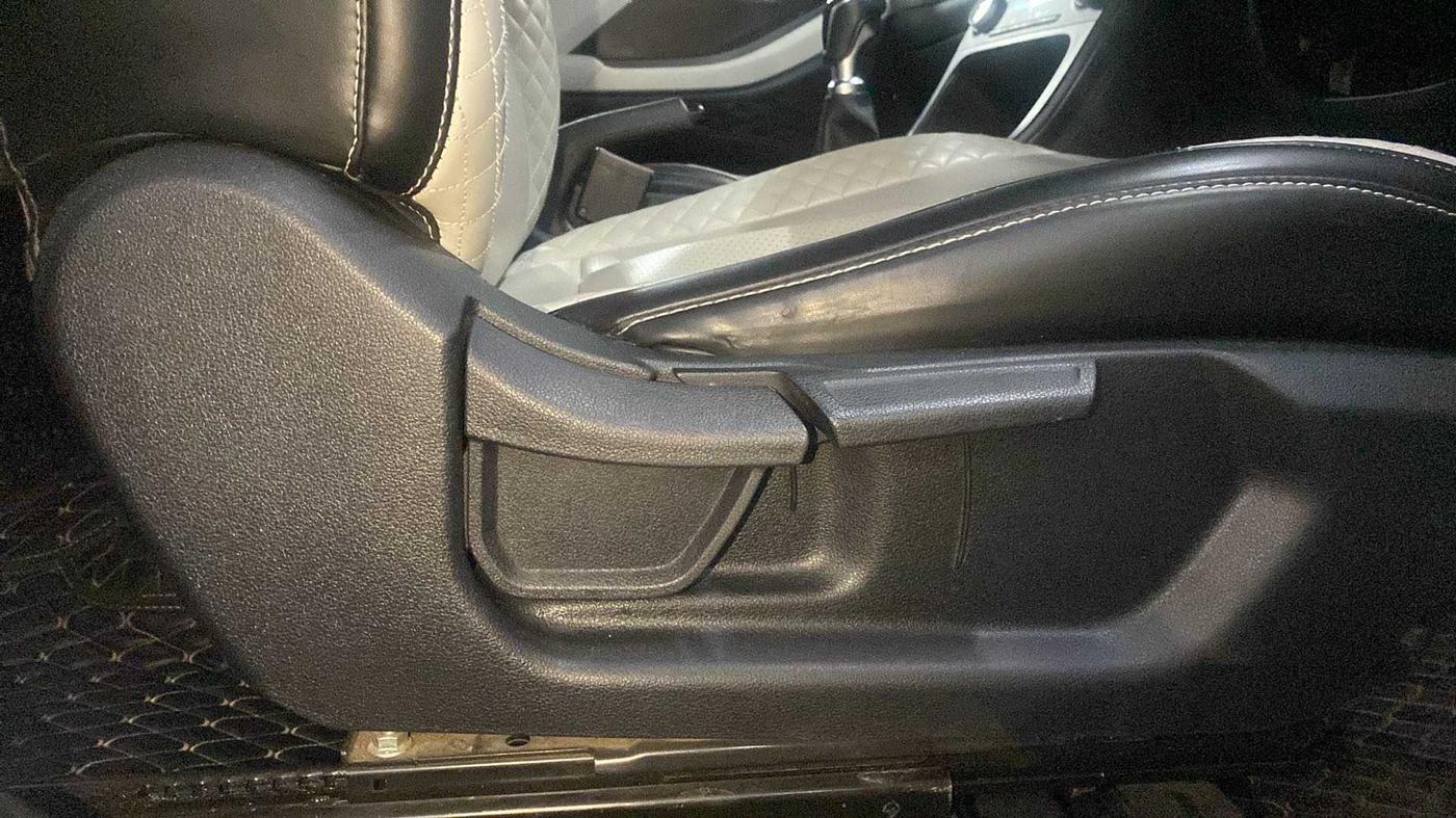 2020 Hyundai Creta SX 1.5 PETROL, Petrol, Manual, 64,108 km, Driver Side Adjustment Panel