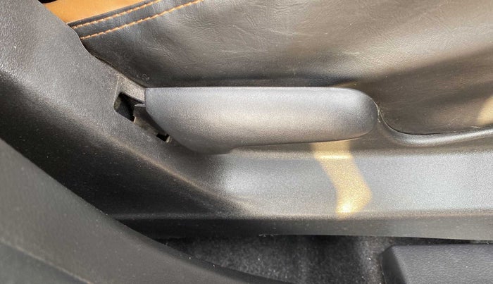 2022 Maruti Vitara Brezza LXI, Petrol, Manual, 26,579 km, Driver Side Adjustment Panel