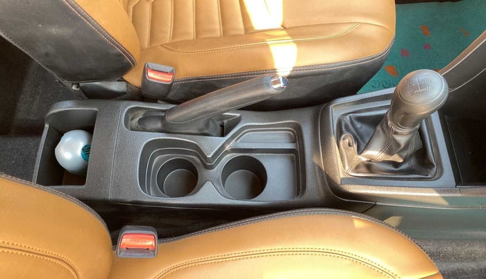 2022 Maruti Vitara Brezza LXI, Petrol, Manual, 26,579 km, Gear Lever