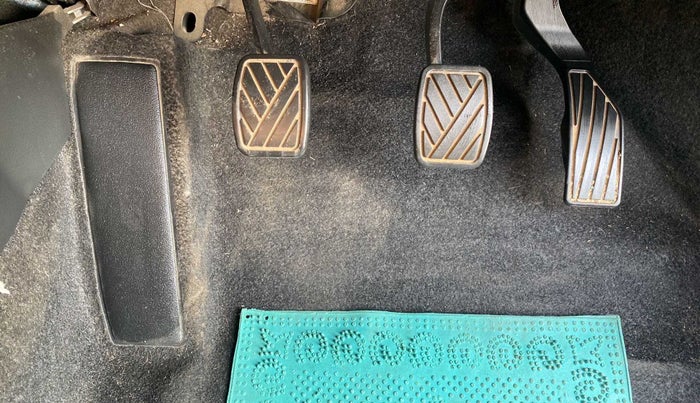 2022 Maruti Vitara Brezza LXI, Petrol, Manual, 26,579 km, Pedals