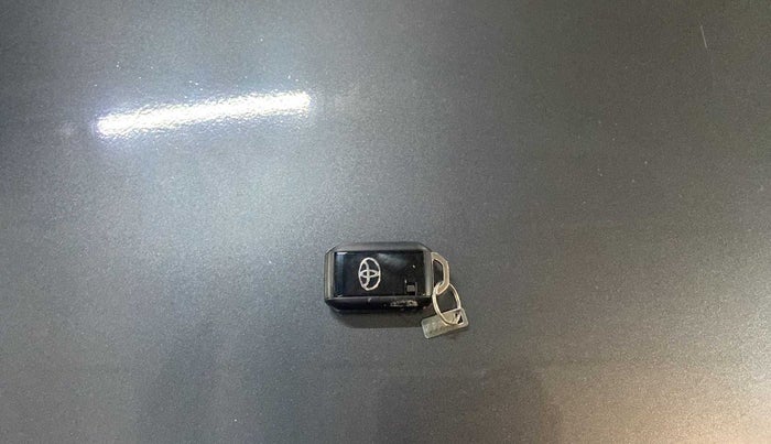 2023 Toyota Glanza V AMT, Petrol, Automatic, 10,279 km, Key Close Up