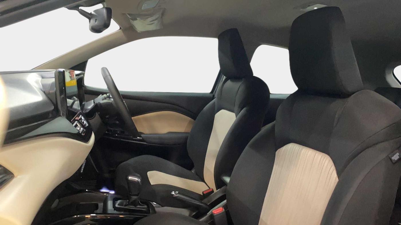 2023 Toyota Glanza V AMT, Petrol, Automatic, 10,279 km, Right Side Front Door Cabin