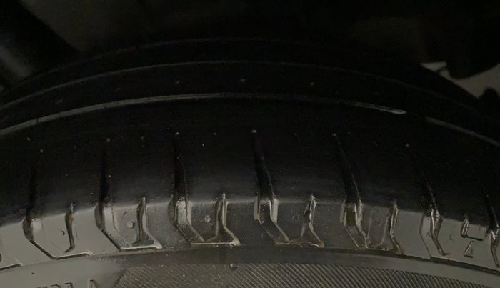 2021 Maruti XL6 ALPHA MT, Petrol, Manual, 55,714 km, Left Front Tyre Tread