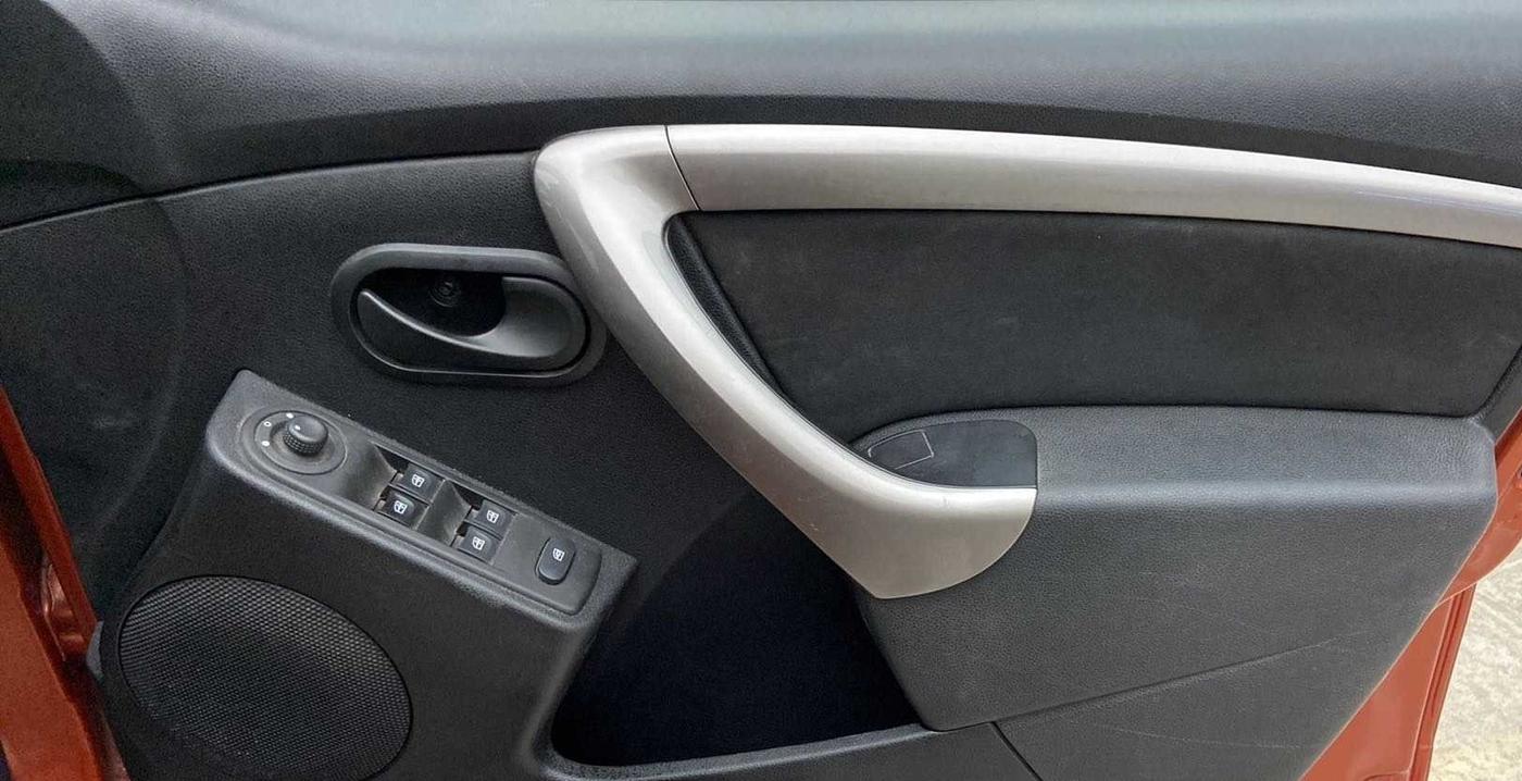 2019 Renault Duster RXS OPT CVT, Petrol, Automatic, 25,864 km, Driver Side Door Panels Control