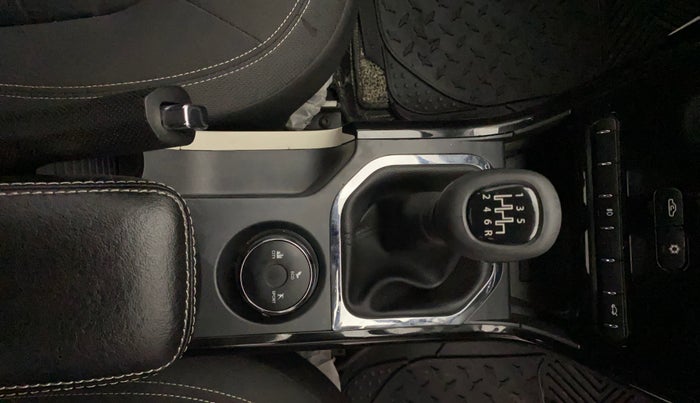 2020 Tata NEXON XZ PETROL, Petrol, Manual, 52,207 km, Gear Lever