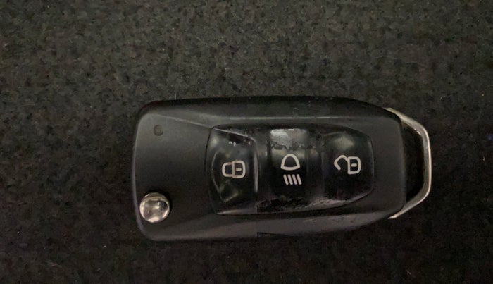 2020 Tata NEXON XZ PETROL, Petrol, Manual, 52,207 km, Key Close Up