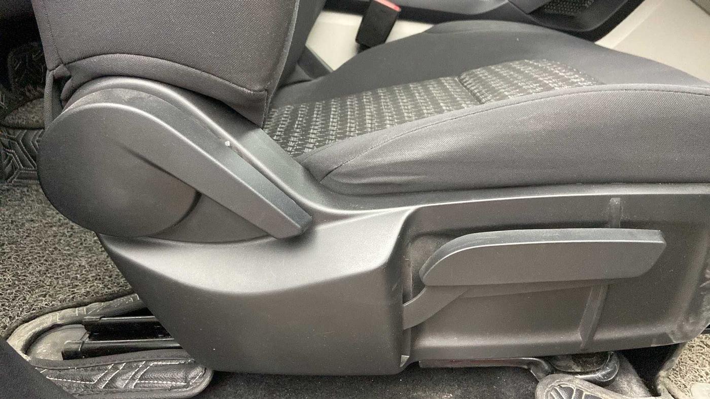 2022 Tata Safari XM SUNROOF, Diesel, Manual, 18,339 km, Driver Side Adjustment Panel