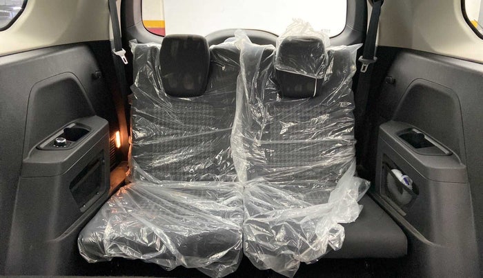 2022 Tata Safari XM SUNROOF, Diesel, Manual, 18,339 km, Third Seat Row ( optional )