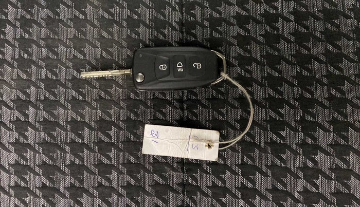 2022 Tata Safari XM SUNROOF, Diesel, Manual, 18,339 km, Key Close Up