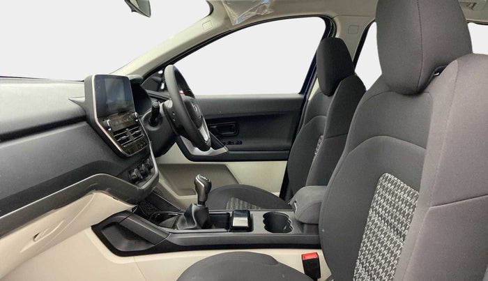 2022 Tata Safari XM SUNROOF, Diesel, Manual, 18,339 km, Right Side Front Door Cabin