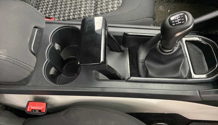 2022 Tata Safari XM SUNROOF, Diesel, Manual, 18,339 km, Gear Lever